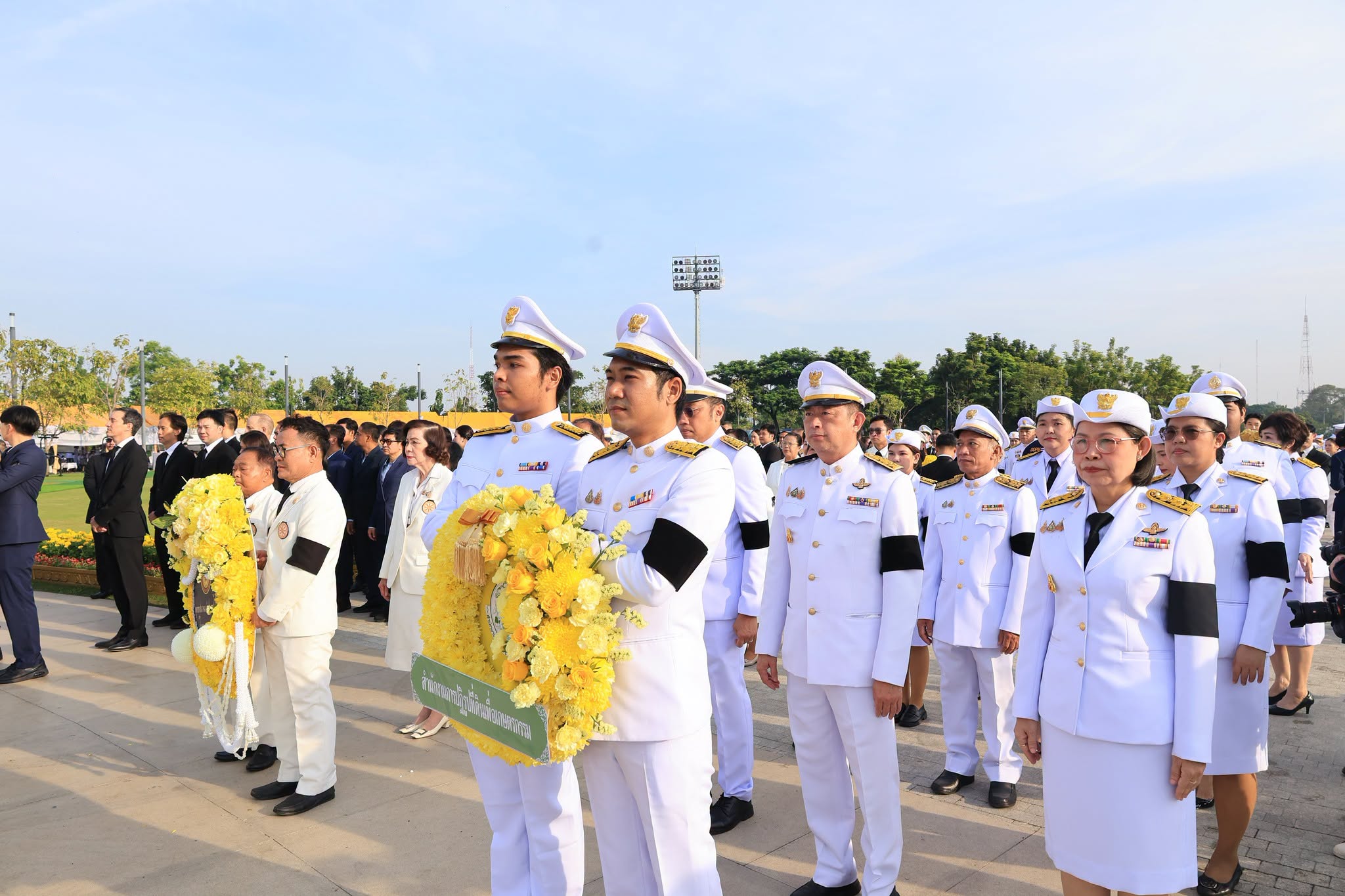 title - ส.ป.ก. ร่วมวางพวงมาลาถวายบังคมพระบรมราชานุสาวรีย์พระบาทสมเด็จพระบรมชนกาธิเบศร มหาภูมิพลอดุลยเดชมหาราช บรมนาถบพิตร เนื่องใน 